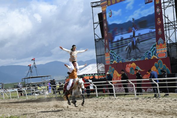 创通网 2025年迪庆·香格里拉赛马会即将启幕